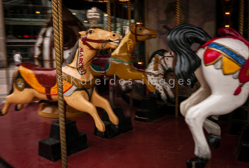 Blur;Carousel;Games;Horses;Kaleidos;Kaleidos images;Leisures;Merry-go-round;Movement;Paris;Tarek Charara